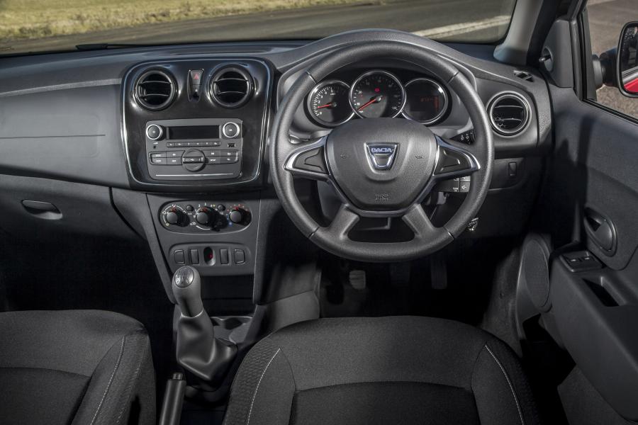 Торпедо Dacia Sandero 2017 года  (UK) (фото 25 из 30)